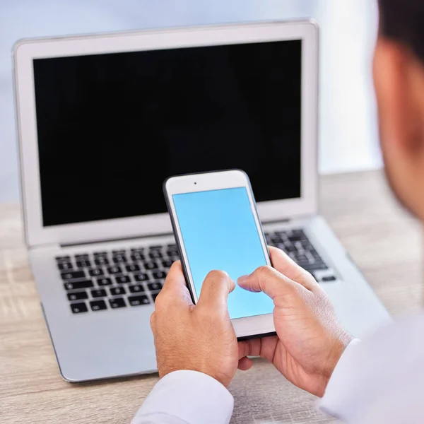 Closeup Hand Businessman Using Smartphone Businessman Typing Blue Blank Screen — Stockfoto