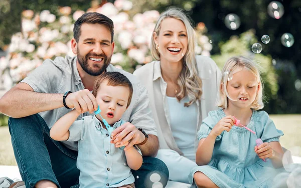 Smiling Caucasian Family Blowing Soap Bubbles Fun While Relaxing Together — Fotografia de Stock