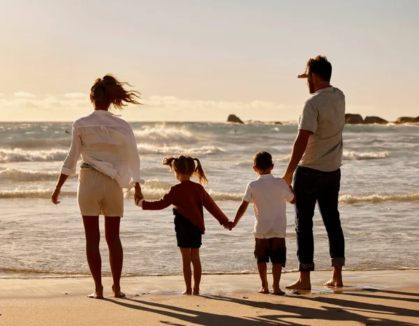 Back Caucasian Parents Son Daughter Enjoying Free Time Beach Little — Photo