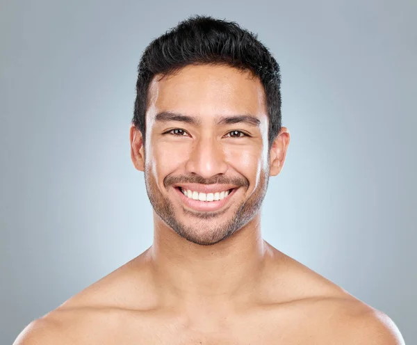 Shot Handsome Young Man Posing Grey Background — Stockfoto