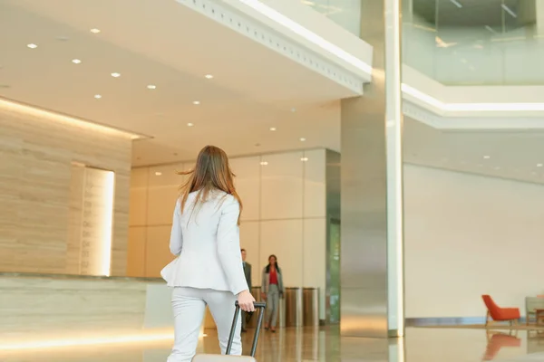 Business Woman Walking Airport Terminal Business Travel — ストック写真