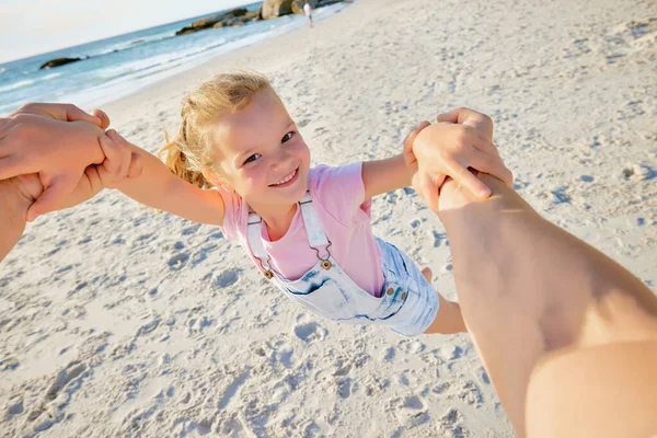 Father Spinning Daughter Having Fun Beach Cute Smiling Little Girl — Foto de Stock