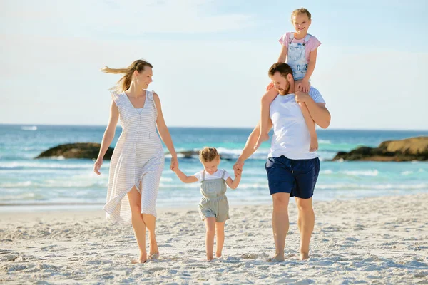 Happy Family Walking Beach Smiling Young Parents Children Having Fun — Stok fotoğraf