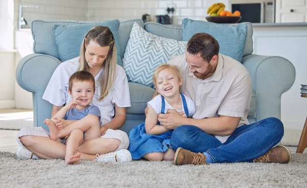 Happy Caucasian Family Smiling While Playing Sitting Floor Together Lounge — Fotografia de Stock