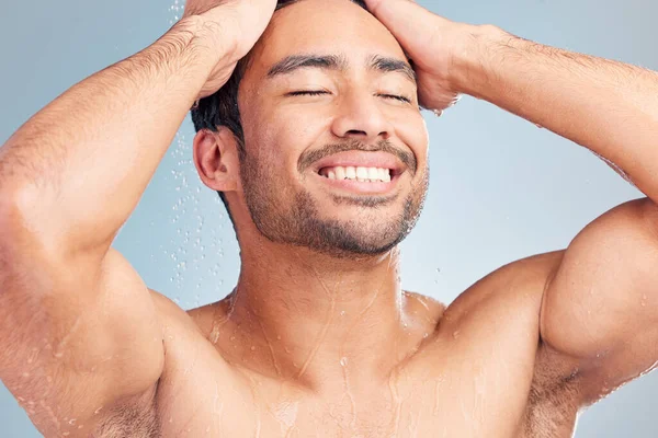 Handsome Hispanic Man Shower Young Man Enjoying Shower Studio Man — Stok fotoğraf