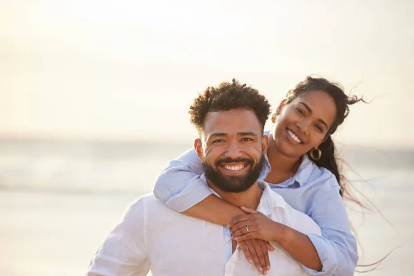Shot Couple Enjoying Day Beach Together — Stockfoto