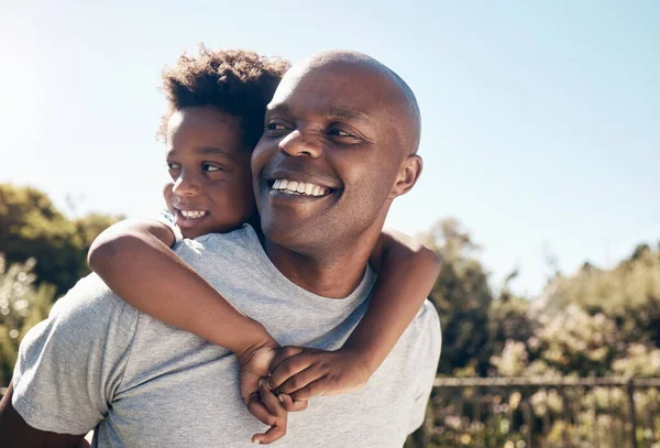 Closeup Happy African American Man Bonding His Young Little Boy — Stockfoto