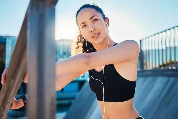 Cropped Shot Attractive Young Female Athlete Warming Beginning Her Run — Foto Stock