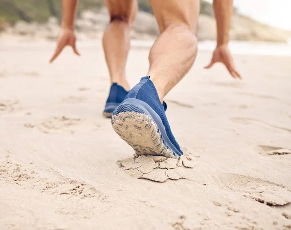 Rückansicht Eines Nicht Wiedererkennbaren Mannes Startposition Beim Training Strand — Stockfoto