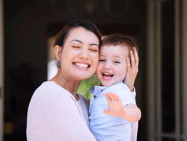 Shot Mother Carrying Her Son Porch Home — Photo