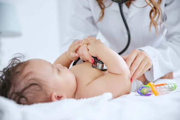 Shot Doctor Listening Heartbeat Little Baby Using Stethoscope — Stockfoto