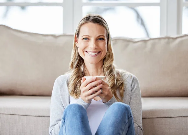 Portrait Young Woman Enjoying Cup Coffee While Relaxing Home — Fotografia de Stock