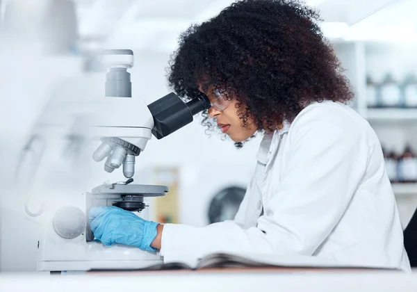 One Mixed Race Scientist Curly Hair Wearing Safety Goggles Gloves — Stockfoto