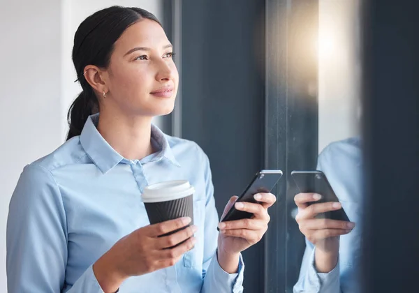 Serious Businesswoman Thinking Looking View Window While Drinking Coffee Connected — Fotografia de Stock