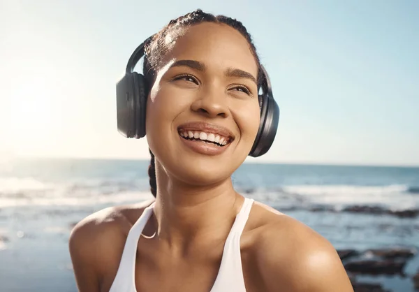 Young Mixed Race Female Athlete Looking Happy Smiling While Wearing — Fotografia de Stock