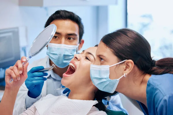 Shot Young Woman Checking Her Results Dentists Office — ストック写真