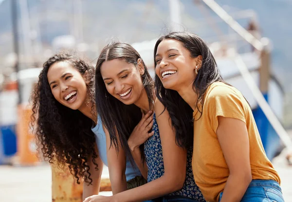 Shot Group Young Women Hanging Out Together Outdoors — Stock Photo, Image