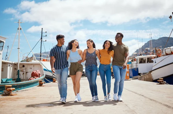 Shot Group Young Friends Hanging Out Together Outdoors — Zdjęcie stockowe