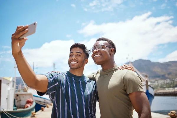 Shot Two Young Men Taking Selfies Together Outdoors — Stockfoto