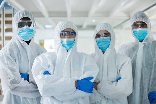 Shot Group Scientists Standing Arms Crossed Lab — Stock Fotó