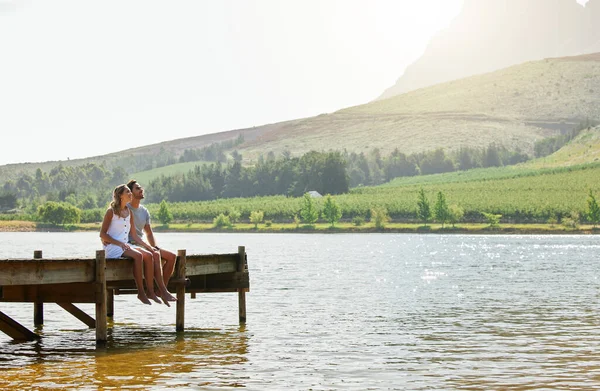 Shot Loving Couple Sitting Jetty Lake — Foto Stock