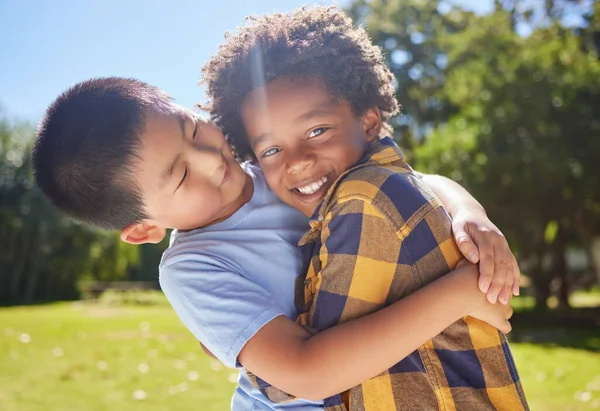 Shot Two Friends Hugging Park — Stockfoto