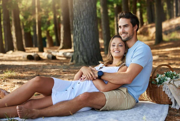 Shot Young Couple Having Picnic Forest — Foto Stock