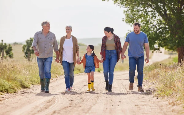 Shot Multi Generational Family Walking Together Farm — Stockfoto