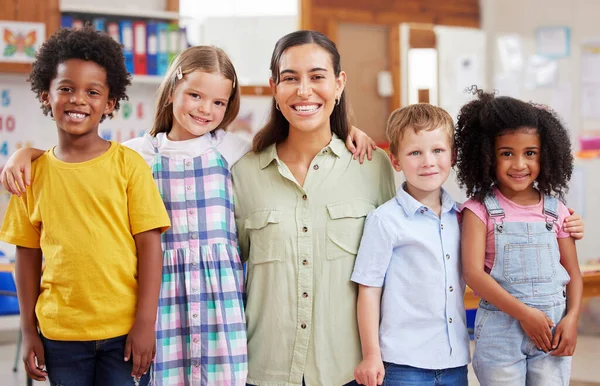 Portrait Woman Standing Her Class — Stock Photo, Image