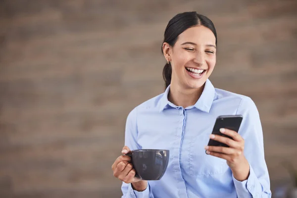 Businesswoman Drinking Coffee Using Cellphone Happy Businesswoman Taking Break Powerful — Stockfoto