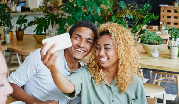 Shot Young Couple Taking Selfies Coffee Shop Using Mobile Phone — Stockfoto