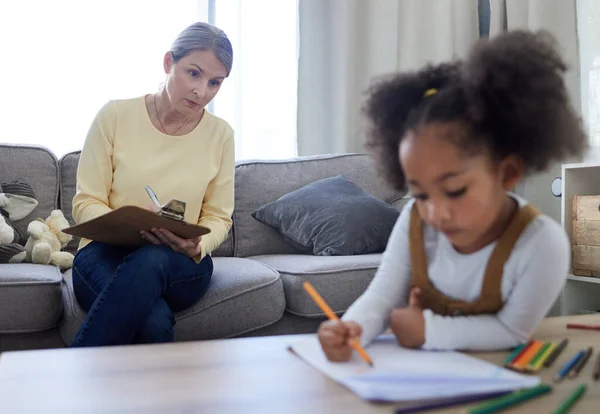 Shot Little Girl Drawing Psychologists Office — Stok fotoğraf