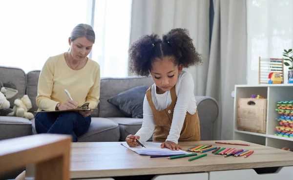 Shot Little Girl Drawing Psychologists Office — Stok fotoğraf