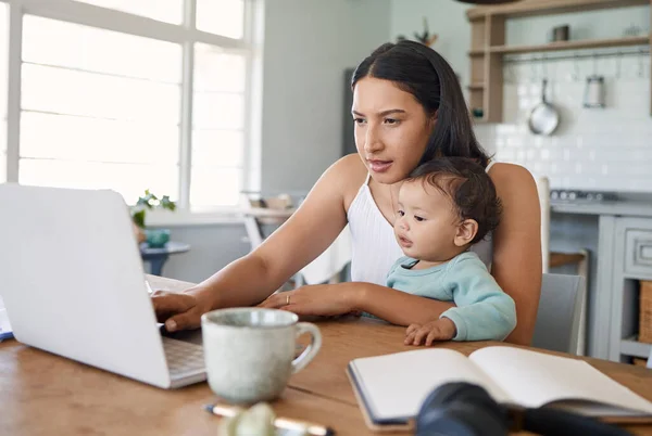 Shot Mom Working Her Laptop Her Baby Her Lap — Stock fotografie