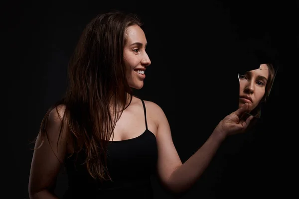 Shot Creepy Woman Grinning Her Reflection Broken Mirror — Fotografia de Stock