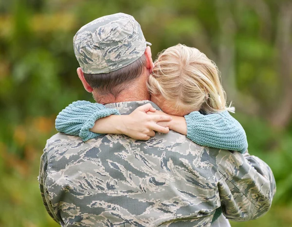 Shot Father Returning Army Hugging His Daughter — Stock Photo, Image
