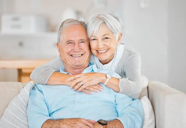 Toma Una Pareja Mayor Pasando Tiempo Juntos Casa — Foto de Stock