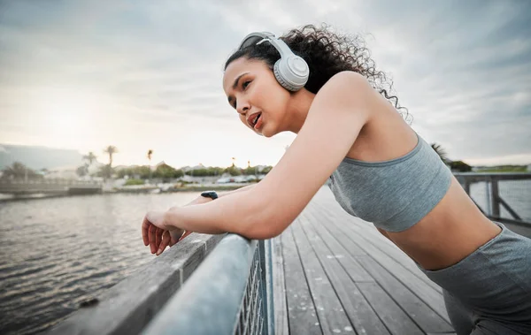 Cropped Shot Attractive Young Female Athlete Taking Break Her Morning — Stock Photo, Image