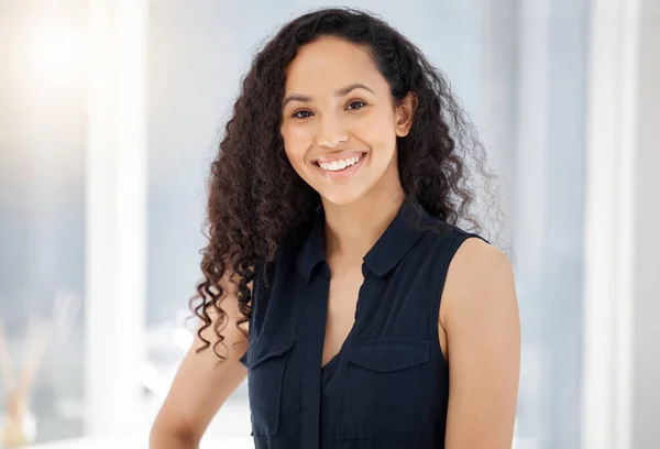 Plan Une Jeune Femme Affaires Debout Dans Bureau Travail — Photo