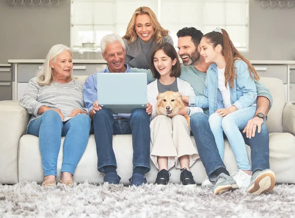 Shot Family Using Laptop While Sitting Sofa Together Home — Stock fotografie