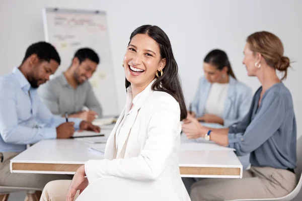 Cropped Portrait Attractive Young Businesswoman Sitting Boardroom Meeting Her Colleagues —  Fotos de Stock