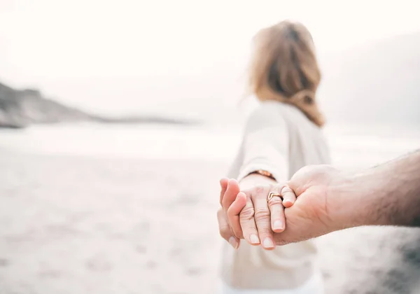 Shot Couple Holding Hands While Spending Day Beach — Stockfoto