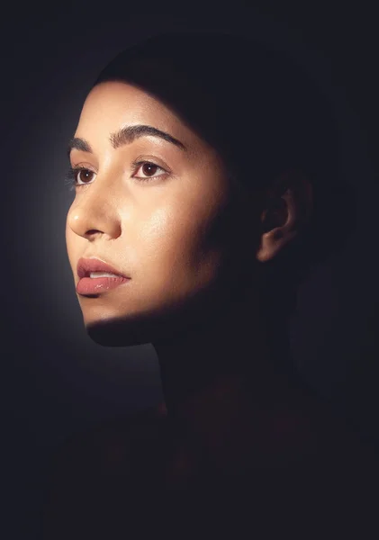 Studio Shot Beautiful Young Woman Posing Light Beam Her Face — Fotografia de Stock