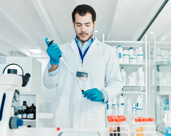 Shot Young Scientist Working Samples Lab — Stockfoto