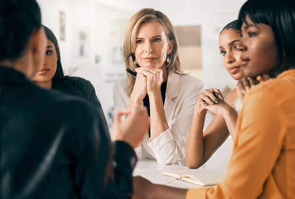 Aufnahme Einer Gruppe Von Geschäftsfrauen Bei Einem Arbeitstreffen — Stockfoto