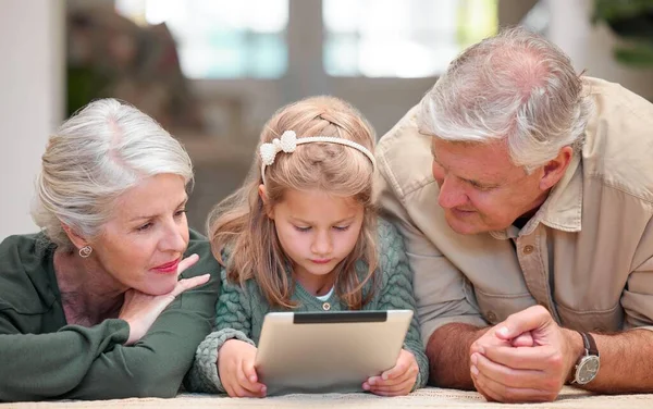 Shot Mature Couple Bonding Granddaughter Lounge Floor Home — Stockfoto