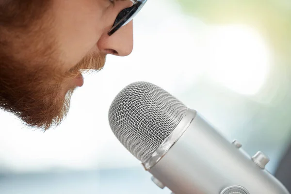 Closeup Shot Businessman Using Microphone Broadcast Office — Stockfoto