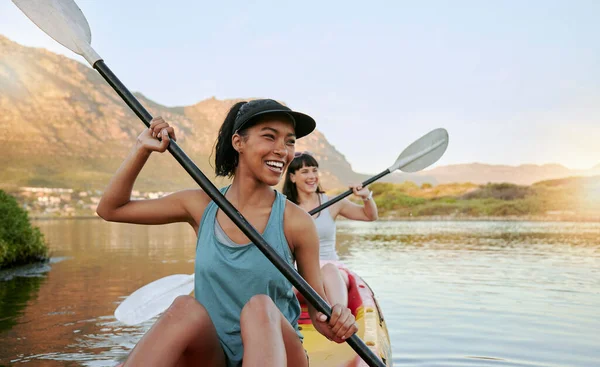 Two Smiling Friends Kayaking Lake Together Summer Break Smiling Happy — Stock Fotó