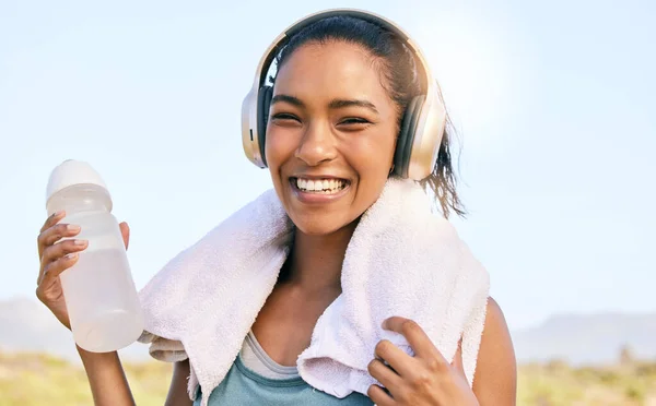 Excited Woman Smiling Listening Music While Out Workout Nature Happy — 스톡 사진