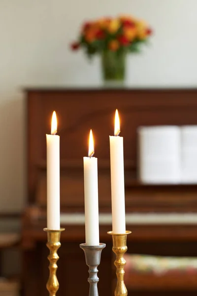 Burning Candles Cosy Room Blurry Background Lighting Candle Symbolizes Hope — Stock Photo, Image